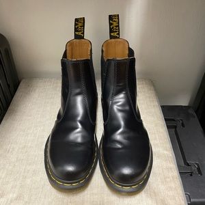 Dr. Martens 2976 Yellow Stitch Smooth Leather Chelsea Black Boots